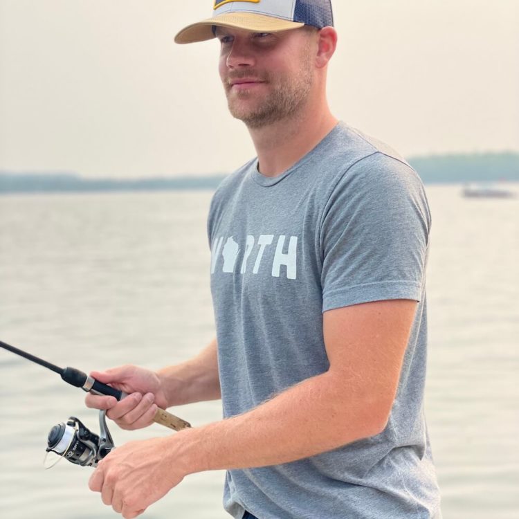 forward-apparel-fishing-door-county